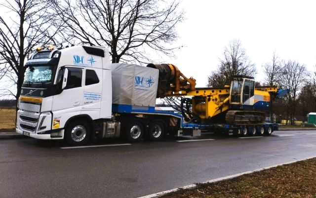 Transport von Bohrgerät