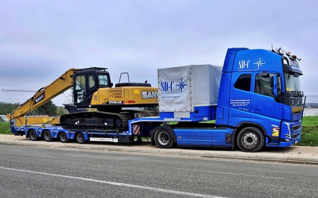 Transport von Baumaschinen