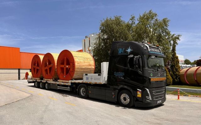 Wooden Cable Pulley Transport